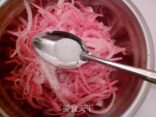 洋葱拌心里美萝卜的做法步骤：4