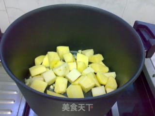 炸酱肉末烧土豆的做法步骤：3