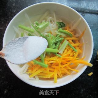 拌土豆南瓜丝的做法步骤：2