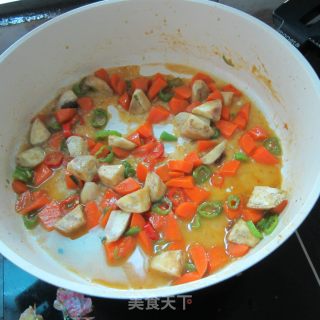 咖喱皮蛋三丁的做法步骤：4