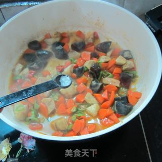 咖喱皮蛋三丁的做法步骤：6