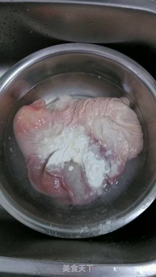 猴头菇猪肚养胃汤的做法步骤：2