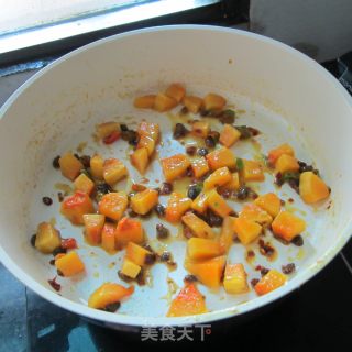 豆瓣酱烧老南瓜丁的做法步骤：3