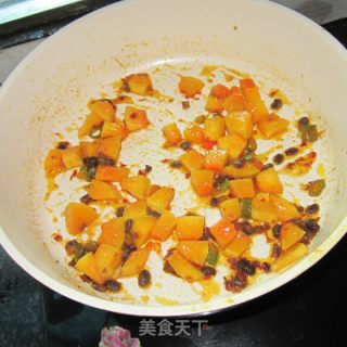 豆瓣酱烧老南瓜丁的做法步骤：5