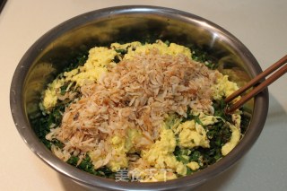 韭菜鸡蛋三鲜馅饺子的做法步骤：5