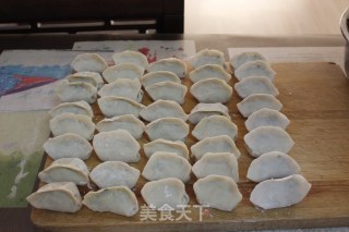 韭菜鸡蛋三鲜馅饺子的做法步骤：9