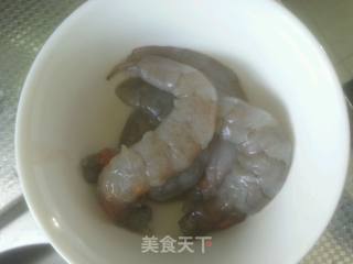 西芹木耳炒虾仁的做法步骤：2