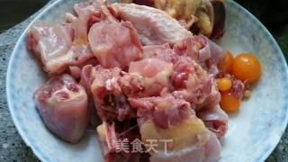 香菇板栗老鸡汤的做法步骤：1