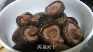鲍汁香菇伴菜心的做法步骤：1