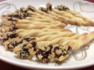 巧克力花生碎棒棒饼干的做法步骤：10