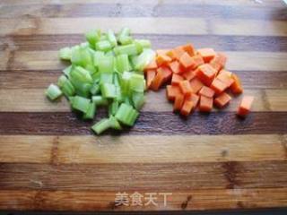 花生仁拌白萝卜的做法步骤：2