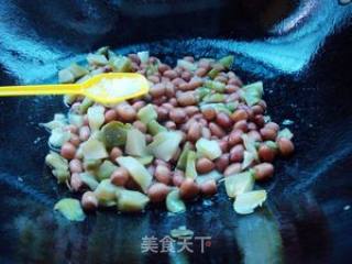 榨菜烧花生米的做法步骤：6