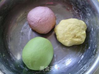 五彩缤纷的彩色饺子的做法步骤：2