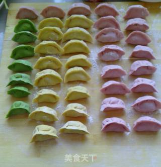 五彩缤纷的彩色饺子的做法步骤：5