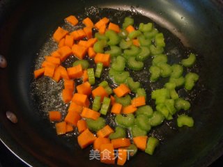 茴香酱配虾的做法步骤：2