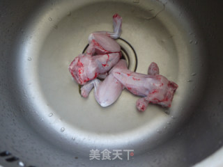 香辣牛蛙的做法步骤：1