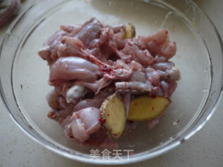 香辣牛蛙的做法步骤：2