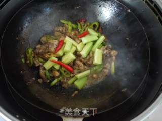 香辣牛蛙的做法步骤：9