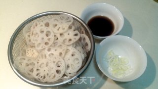 糖醋藕片的做法步骤：1