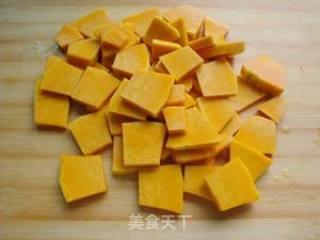 青蒜烧南瓜的做法步骤：1