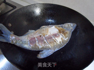 干烧鲳鱼的做法步骤：4