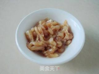 鸡丝炒油麦菜的做法步骤：1