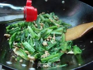 鸡丝炒油麦菜的做法步骤：7