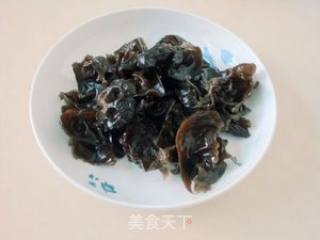 白菜木耳鸡蛋汤的做法步骤：1