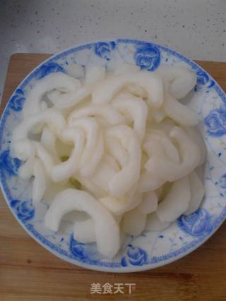 老(酸)黄瓜炒肉的做法步骤：2