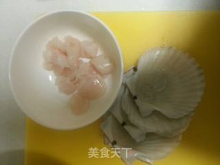 蒜茸粉丝蒸扇贝的做法步骤：2