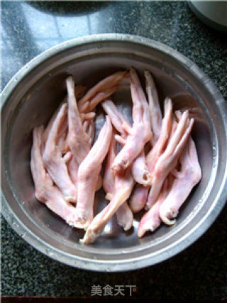 陈皮焖鸭掌的做法步骤：1