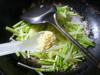 芹菜炒土豆的做法步骤：9