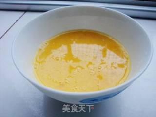 芹菜炒鸡蛋的做法步骤：1