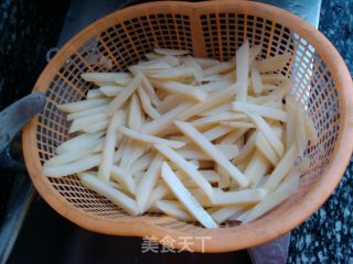 自制薯条的做法步骤：5