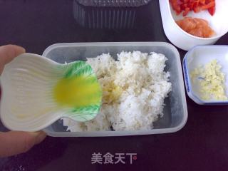 猕猴桃三文鱼炒饭的做法步骤：2