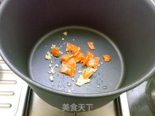 猕猴桃三文鱼炒饭的做法步骤：4