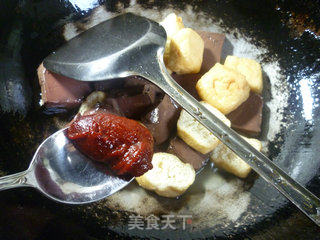 芹菜叶油豆腐鹅血汤的做法步骤：6