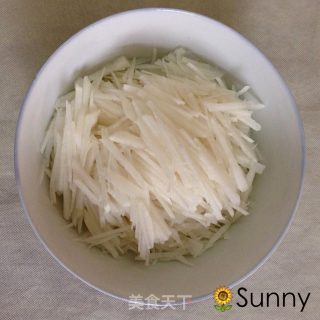萝卜丝饼的做法步骤：1