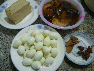 鹌鹑蛋香菇烤麸的做法步骤：1