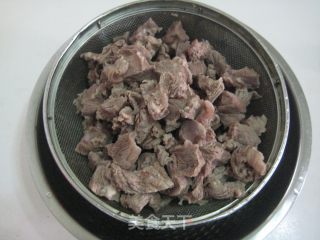 土豆烧排骨的做法步骤：1