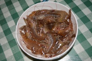 白灼大虾的做法步骤：1