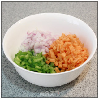 大家都喜欢的土豆菜菜-----土豆沙拉球的做法步骤：2