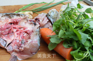 鱼骨蔬菜汤的做法步骤：1