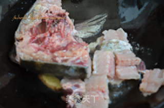 鱼骨蔬菜汤的做法步骤：2