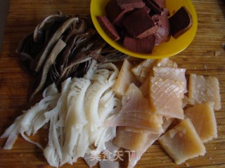 毛血旺的做法步骤：1