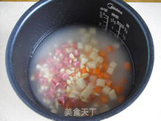 [腊味什锦沙拉焖饭] --- 只需一味调料的营养主食的做法步骤：5