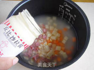 [腊味什锦沙拉焖饭] --- 只需一味调料的营养主食的做法步骤：6