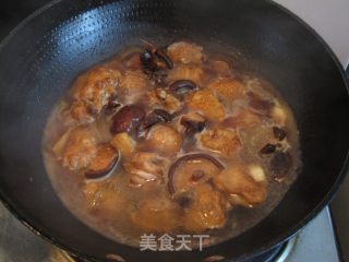 香菇烧鸡翅的做法步骤：7