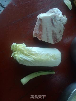 五花肉白菜粉条的做法步骤：1