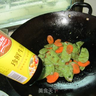 红萝卜炒扁豆的做法步骤：5